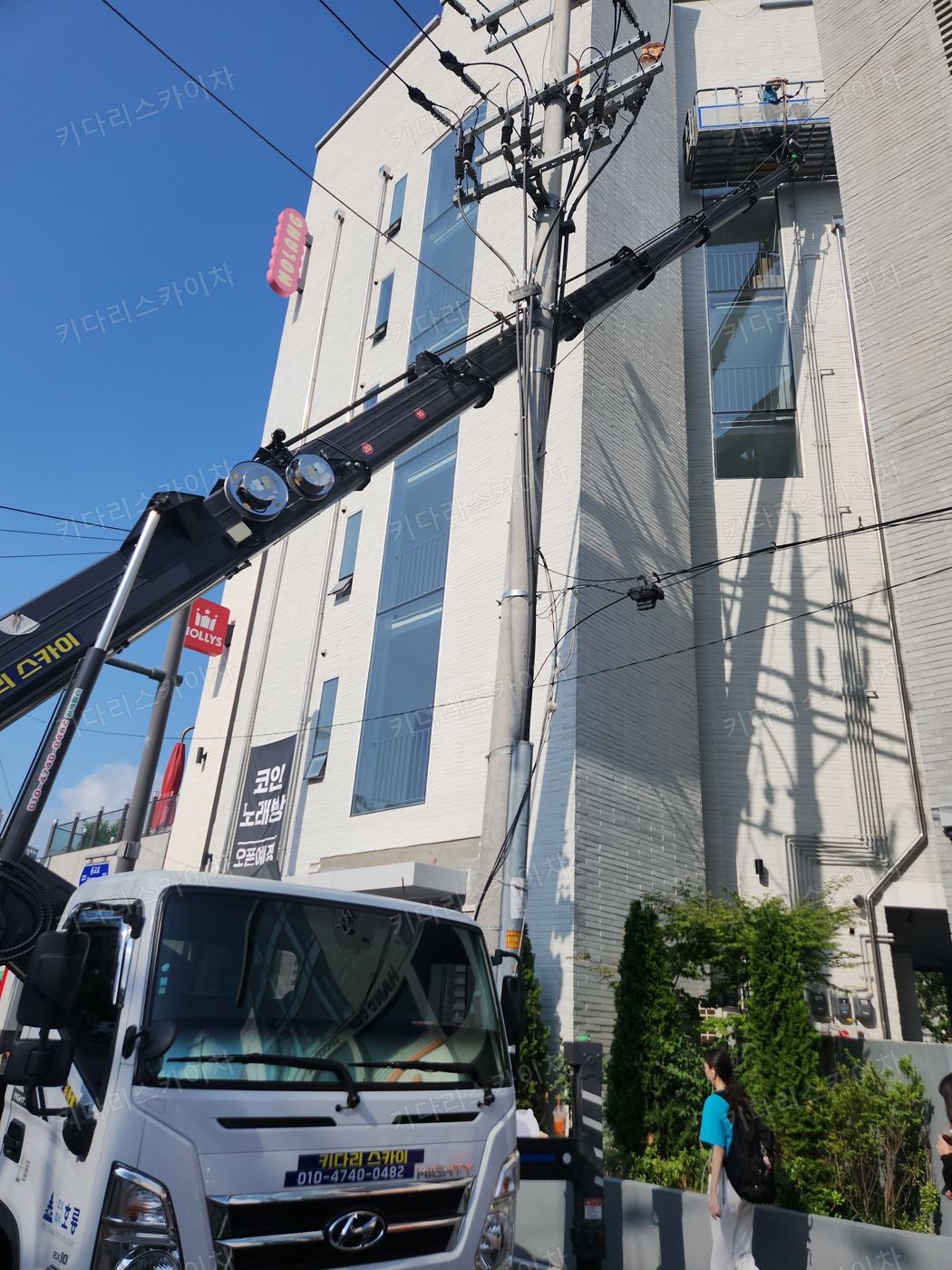 상가 앞 도로변 스카이차 배치